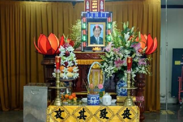 Cách sắp xếp bàn thờ vong cho người mới mất theo phong tục Việt Nam